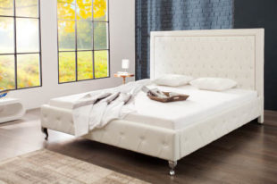 Bílá polstrovaná postel z ekokůže