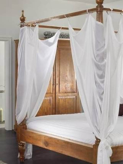Manželská postel s nebesy