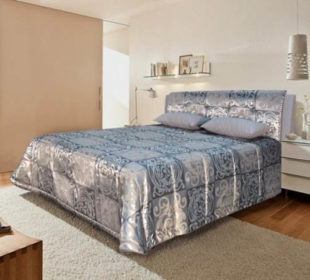 Stříbrná čalouněná manželská postel King