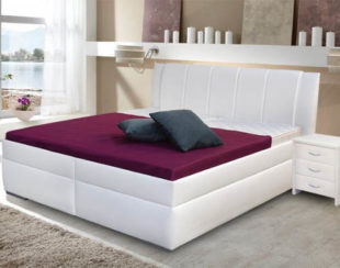 Bílá čalouněná jednolůžková postel s úložným prostorem a výklopným roštem
