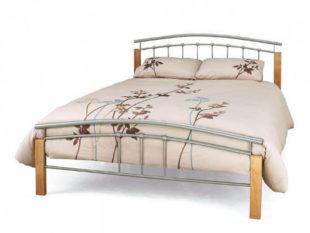 Elegantní postel v kombinaci dubu a stříbrného kovu