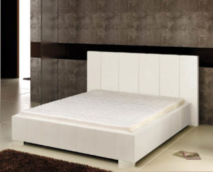 Moderní čalouněná postel s kostrou z kvalitního dřeva