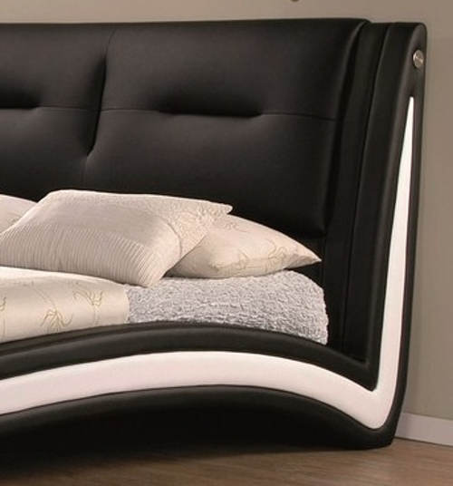 Moderní kožená dvoulůžková postel