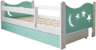 Dřevěná dětská postel se zábranami