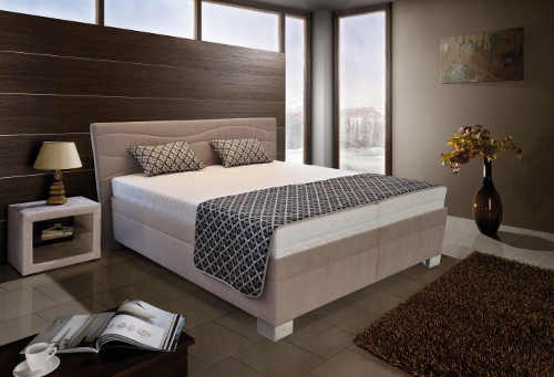 Krásná čalouněná manželská postel do moderní ložnice