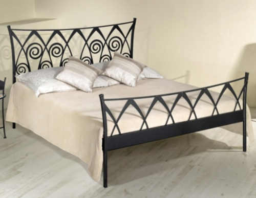 Luxusní kovová postel s arabským zdobením