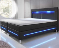 Černá čalouněná dvoulůžková postel s modrým LED osvětlením