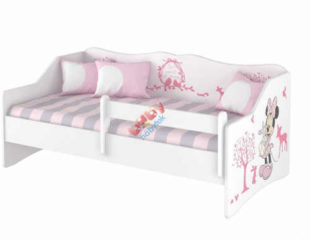 Dětská postel s populátním motivem z dílny Walta Disneyho