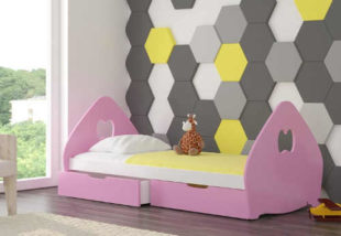 Krásná dětská postel v pestrých barvách pro děvčata i kluky