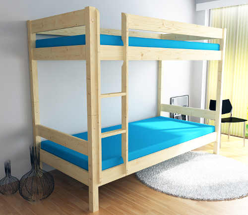 Dřevěná patrová postel ze smrku vhodná i do malého prostoru