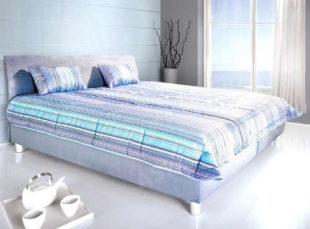Komfortní manželská postel v modro-šedém dekoru s úložným prostorem