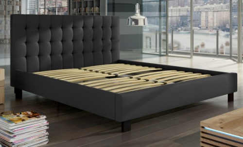 Černá čalouněná postel s lamelovým roštem