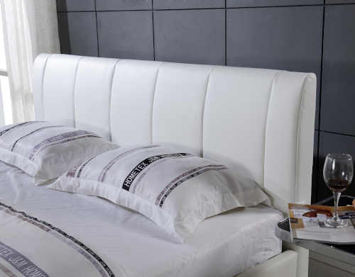 dvoulůžková postel čalouněná s roštem
