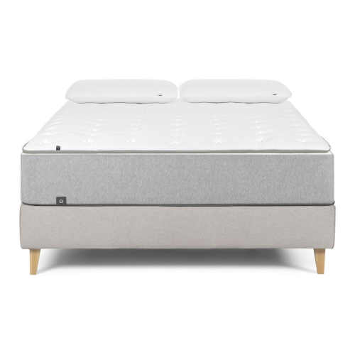 moderní postel v minimalistickém provedení