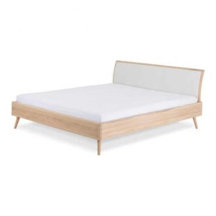 Dvoulůžková postel z dubového dřeva v luxusním designu