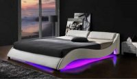 Manželská postel z kvalitní eko kůže s moderním LED světlem