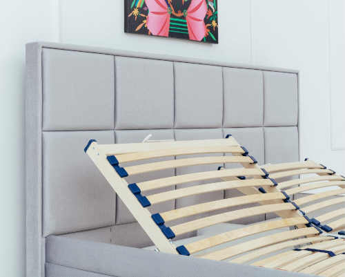 čalouněná manželská postel s roštem