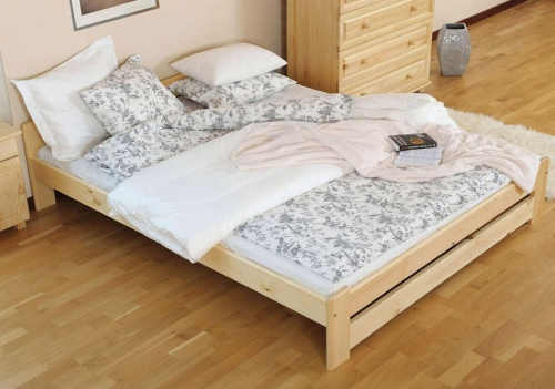 kvalitní postel z masivu