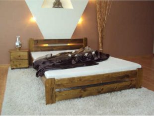Manželská postel z masivu borovice o rozměru 140x200 cm