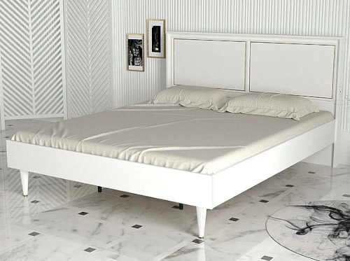 Manželská dřevěná postel v bílém provedení se zlatými prvky