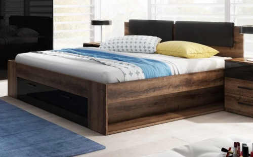 dřevěná dvoulůžková postel se zásuvkami