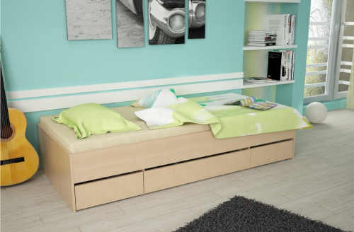 dřevěná postel pro jednoho