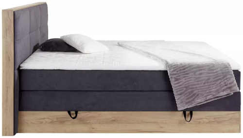postel s matrací, roštem a topperem