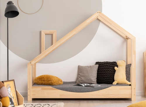 Dětská nízká domečková postel z borovicového dřeva