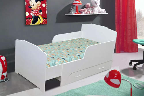 Bílá rostoucí postel pro dceru