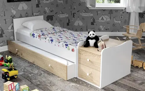 Postýlku lze přestavit na dětskou postel s nočním stolkem